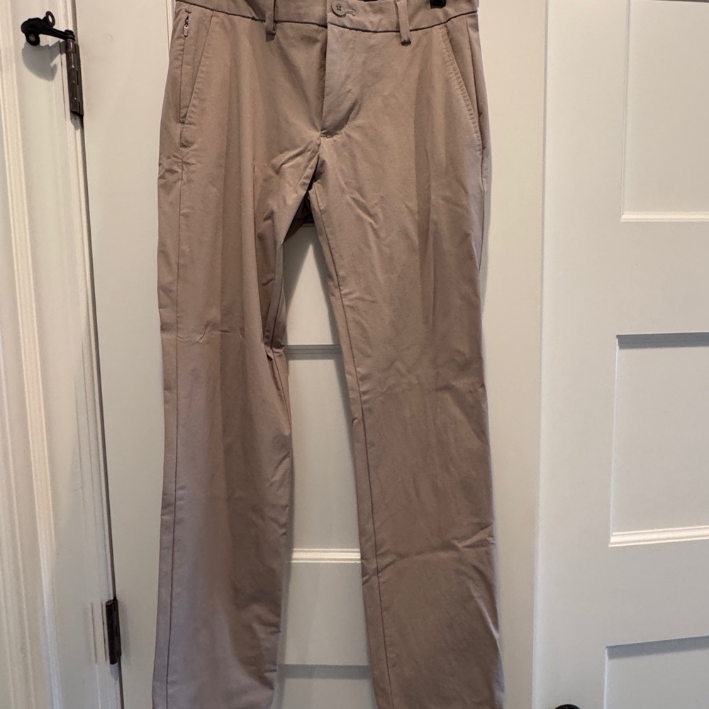 Vineyard Vines Men's performance on the go khaki pant